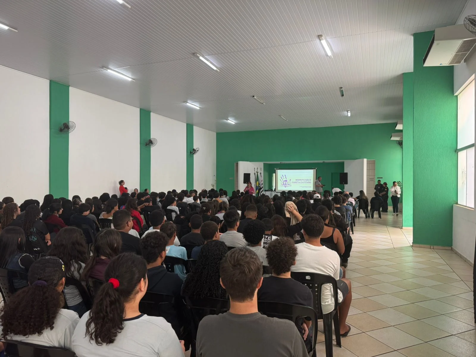 Palestra sobre Bullying e Cyberbullying Palestra sobre Bullying e Cyberbullying